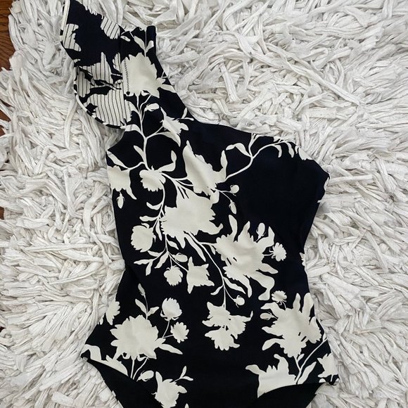 JOHANNA ORTIZ RUFFLED ONE-SHOULDER SWIMSUIT - Picture 3 of 5